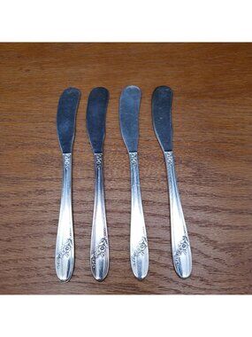 Oneida Tudor Plate Queen Bess II Butter Spreaders Set of 4 Silverplate Flatware